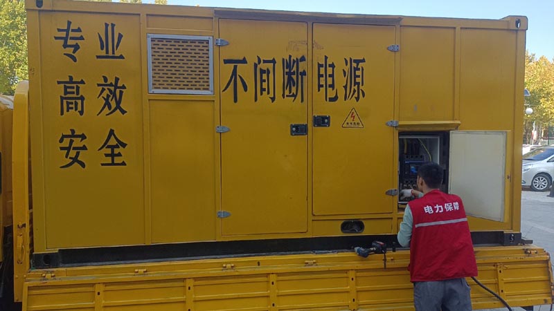 弥勒柴油发电机组和UPS电源配合使用时，如何避免切换过程中的电力中断？